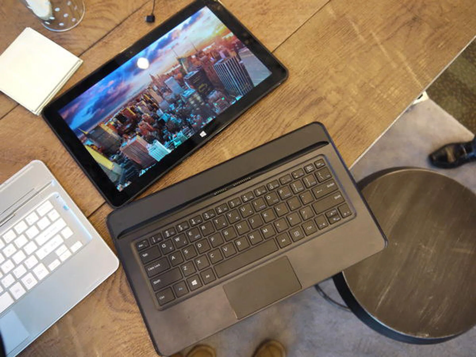The Llama Mountain platform will come in two varieties, a 12.5-inch tablet and a 10-inch version.