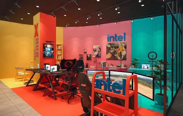 The interactive ‘Test Drive’ stations for customers. Image source: HP.
