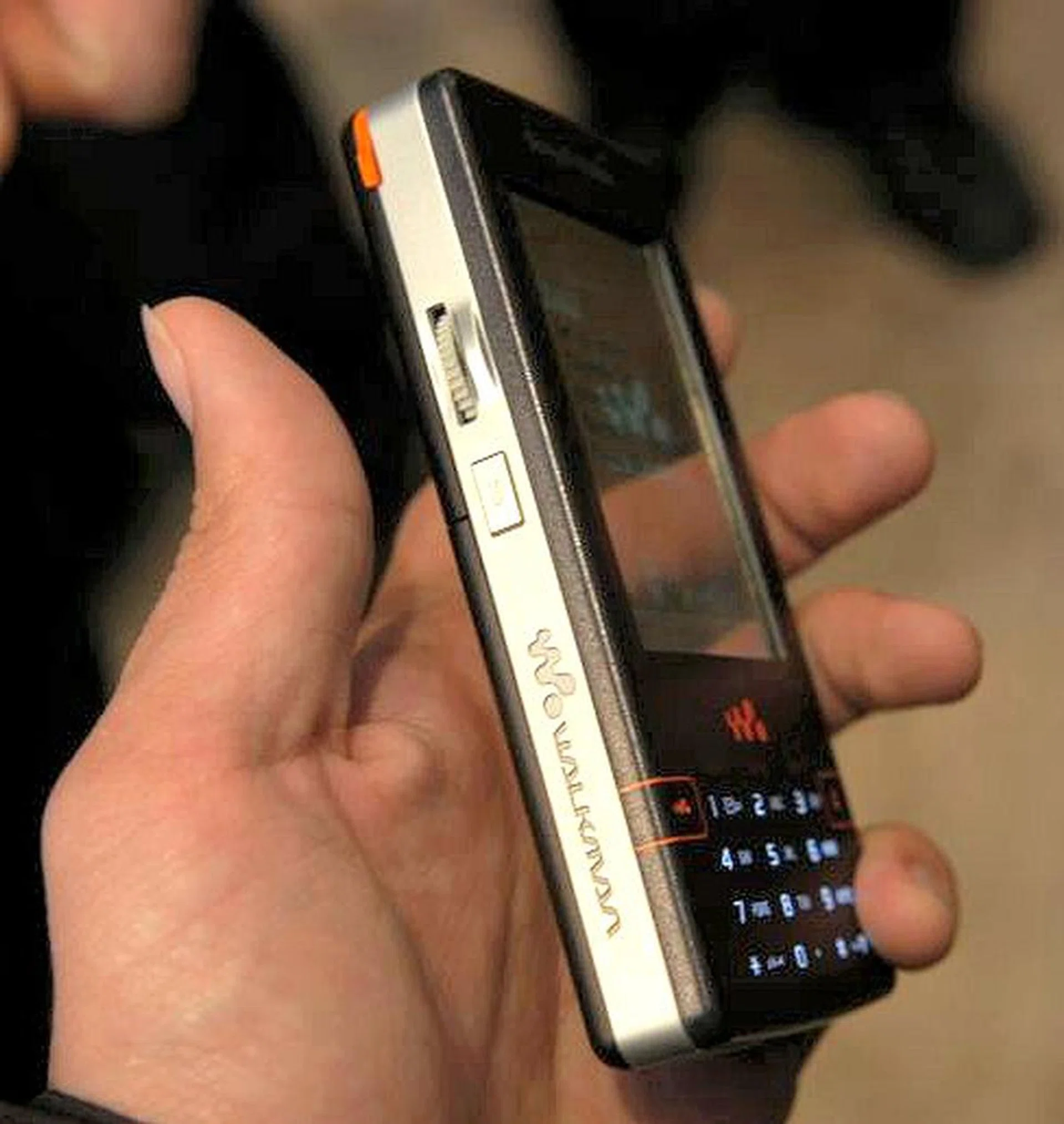 Another view of the W950 shows where the stylus is located and also reveals how slim it is. Take note that neither this model nor the M600 come with built-in cameras.