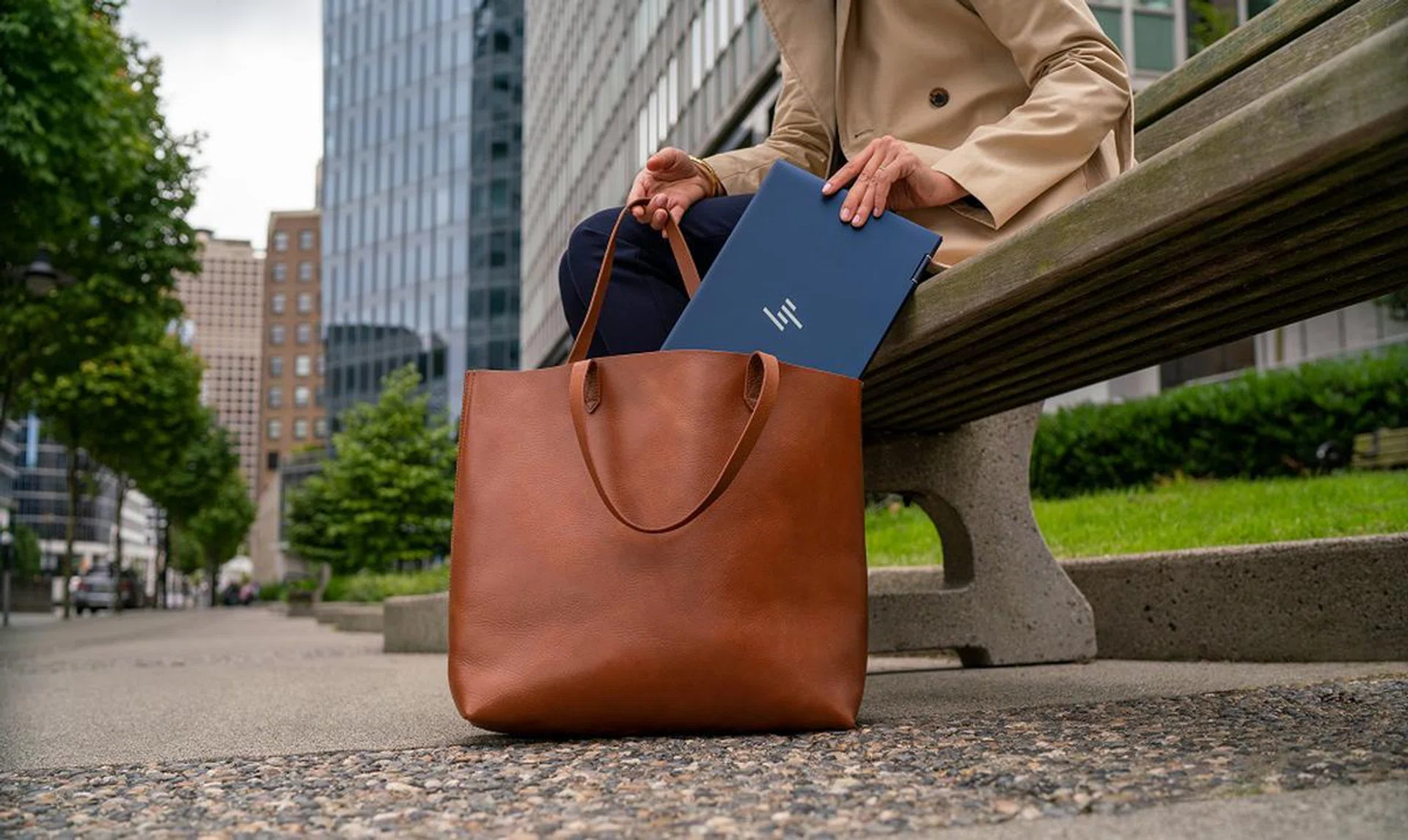 Handle it any way you like. The Elite Dragonfly is tested for everyday handling.