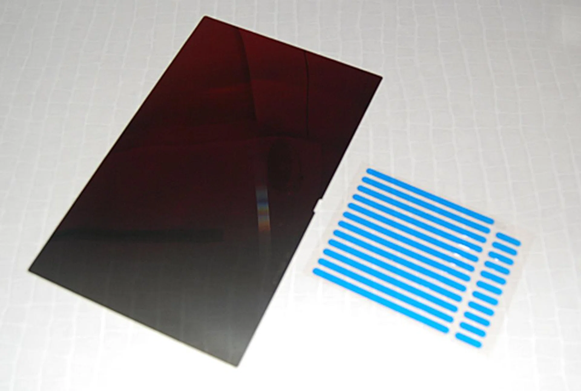 Stop people from looking over your shoulder to see your screen with this Privacy Filter from 3M.