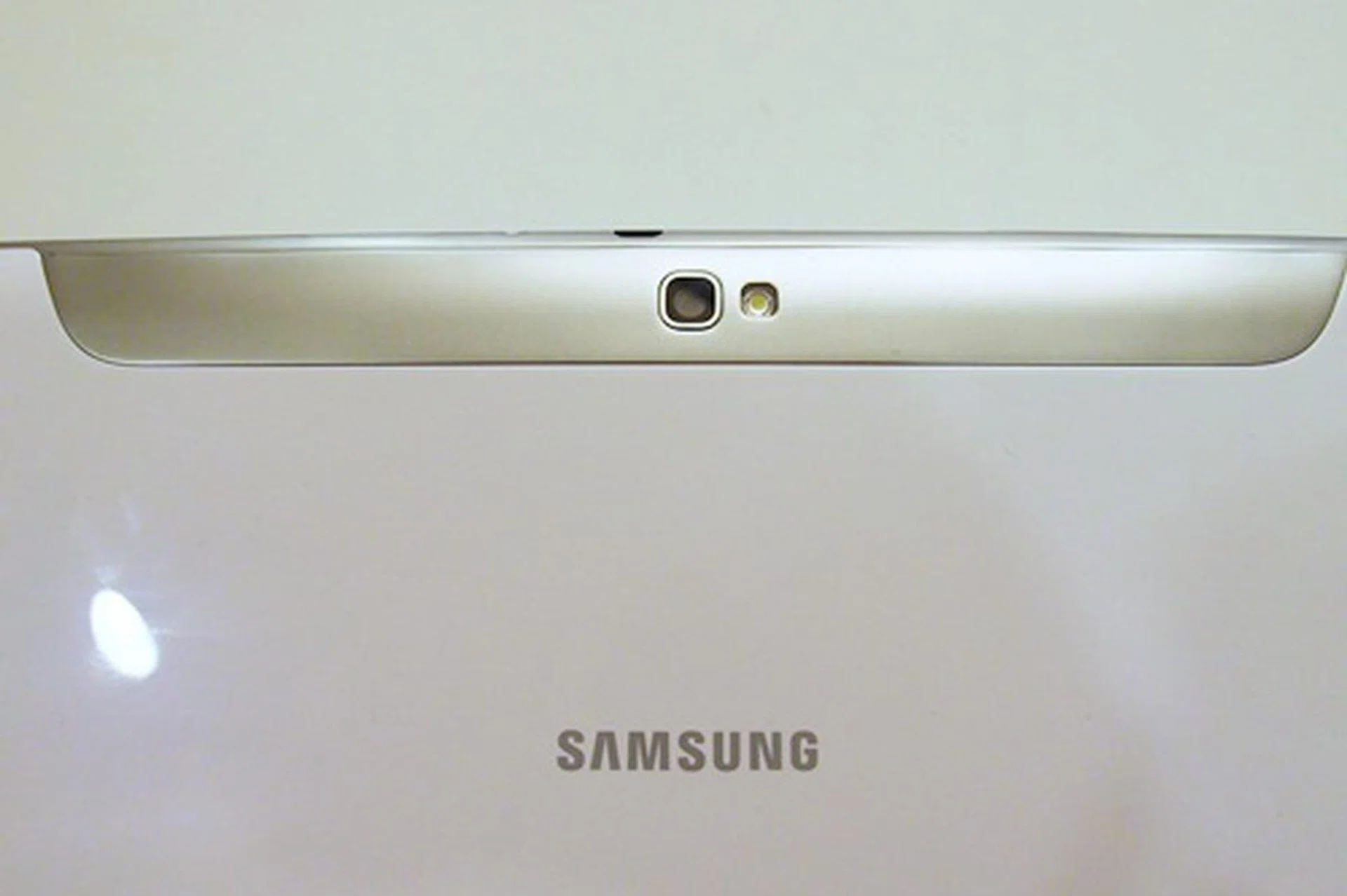 The new Galaxy Note 10.1 gets a slight bump in the camera department, up from 3-megapixel to a 5-megapixel sensor for its rear camera. The front-facing camera gets upped to 1.9-megapixel from 0.31-megapixel (VGA).