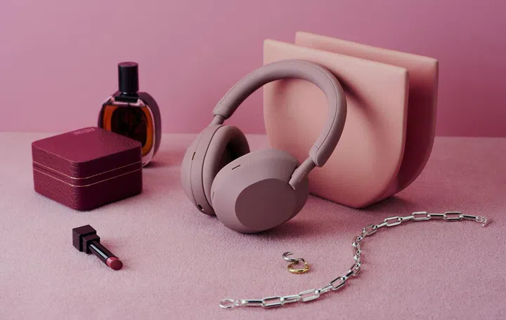 Sony WH-1000XM5 in Smoky Pink. Photo: Sony.