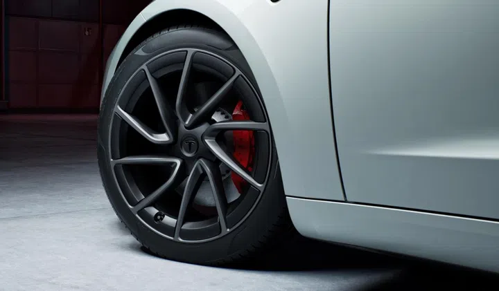 The Model 3 Performance gets larger brakes and special 20-inch forged wheels. (Image source: Tesla)