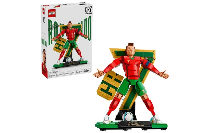 CR7 hitting the Siu pose in this Football Legend (43016) set.