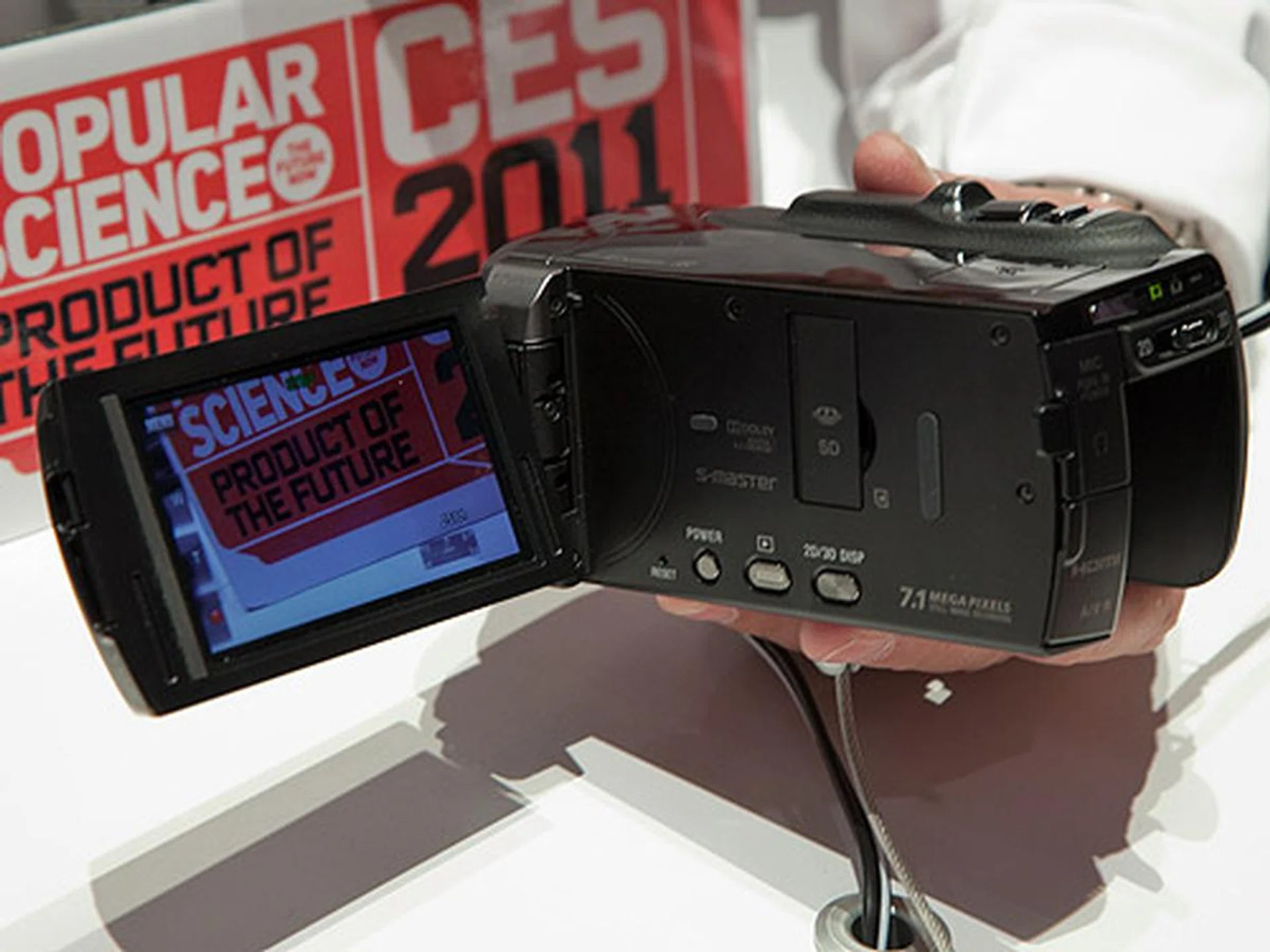 The new HDR-TD10 is the first consumer grade camcorder that produces 3D in Double Full HD videos. It features 3D viewing directly on 3.5" LCD that does not require 3D glasses, Full HD 2D playback from 3D recordings, 1920x1080 Full HD 60p/24p recording and 10x optical zoom in 3D.