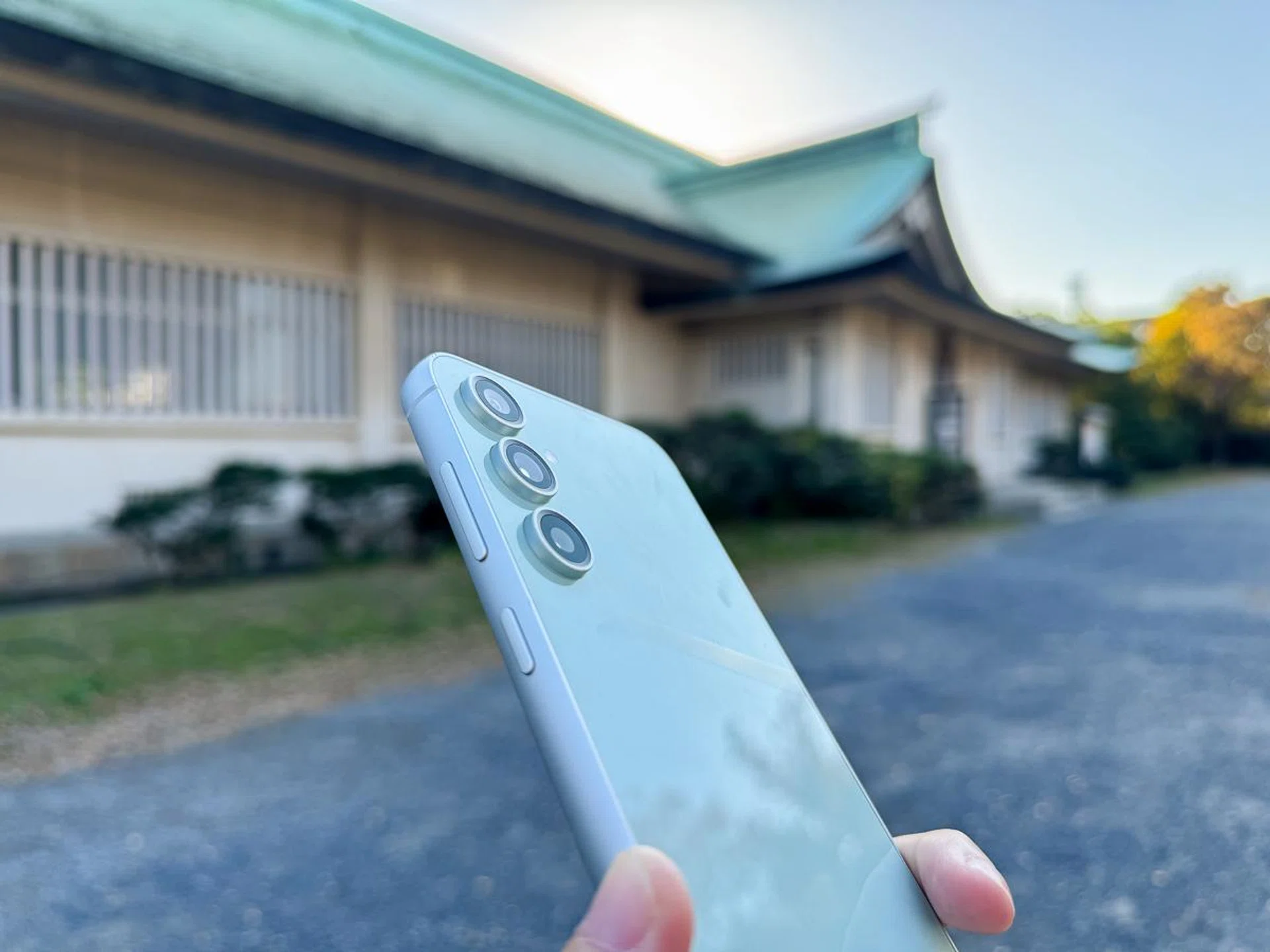 Buttons and sides are all silver aluminium and not colour-matched.