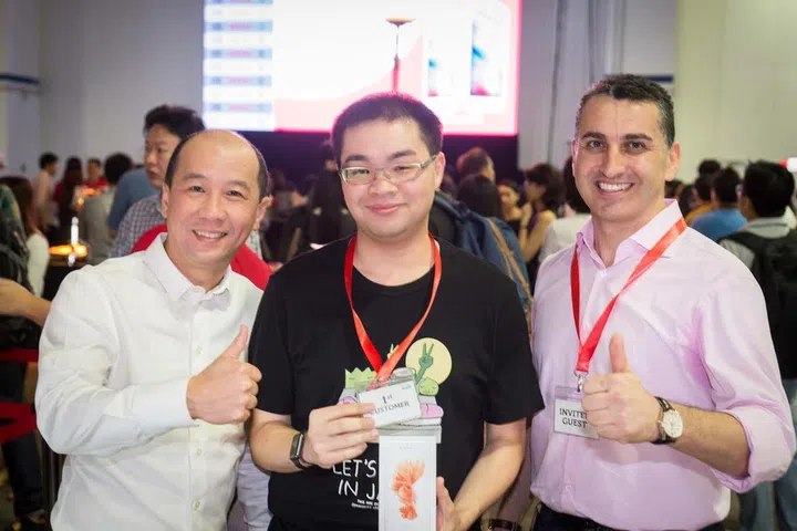 Mr Daryl Lee, with Singtel Consumer Singapore, CEO, Mr Yuen Kuan Moon and Singtel Consumer Singapore, Head, Go-to-Market, Mr Anthony Shiner