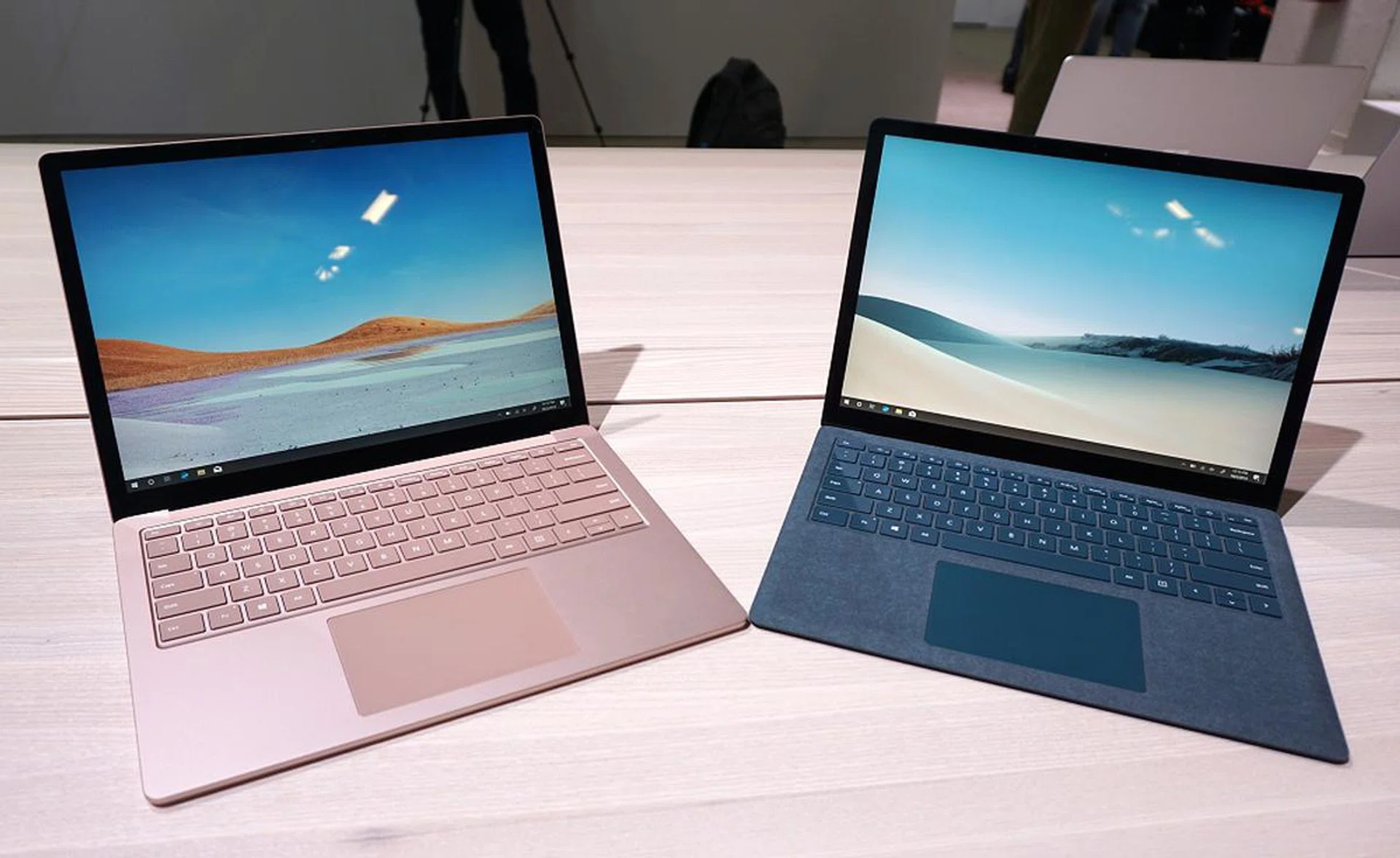 The Sandstone all-aluminum finish next to the Cobalt Blue with Alacantara inner surface finish.