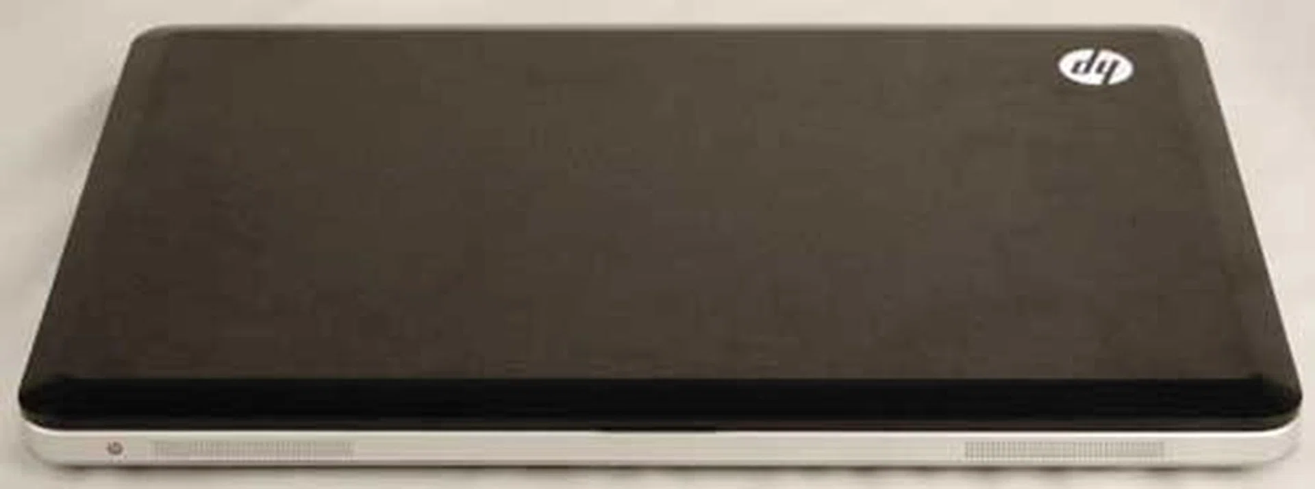 Although it has a massive 15.6-inch screen, it only weighs 2.63kg. That doesn't however, make it the smallest or thinnest notebook out in the market.