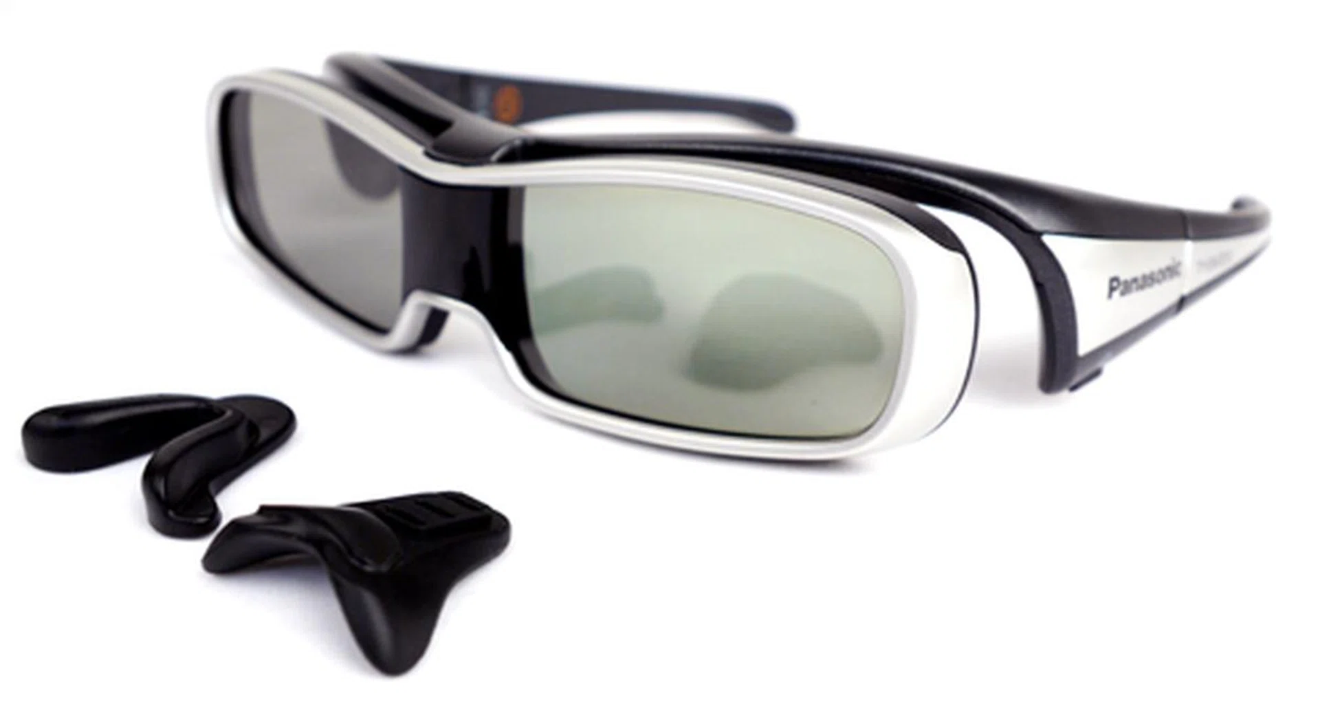 Panasonic's 3D eyewear is little bulky but they offer a decent fit behind the ears and is comfortable enough for extended usage. Two nose pads are provided to cater to different nose sizes.