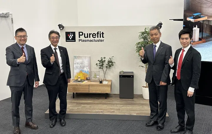 Sharp's key executive celebrating the launch of the Purefit Plasmacluster Air Purifier. Image source: Sharp.