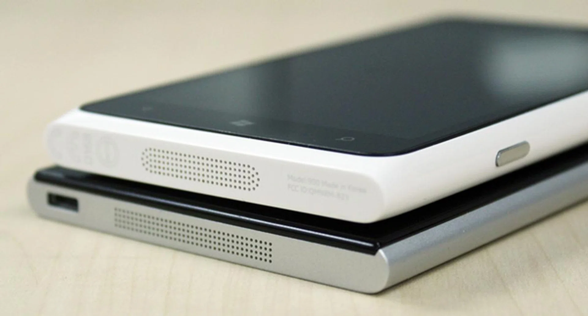 The Xiaomi Mi 3 (bottom) has similar design attributes as the Nokia Lumia 900 (top) such as the curved sides and speaker grille.