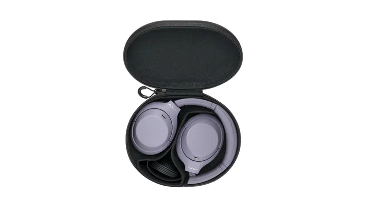 Sony WH-1000XM4C in carrying case