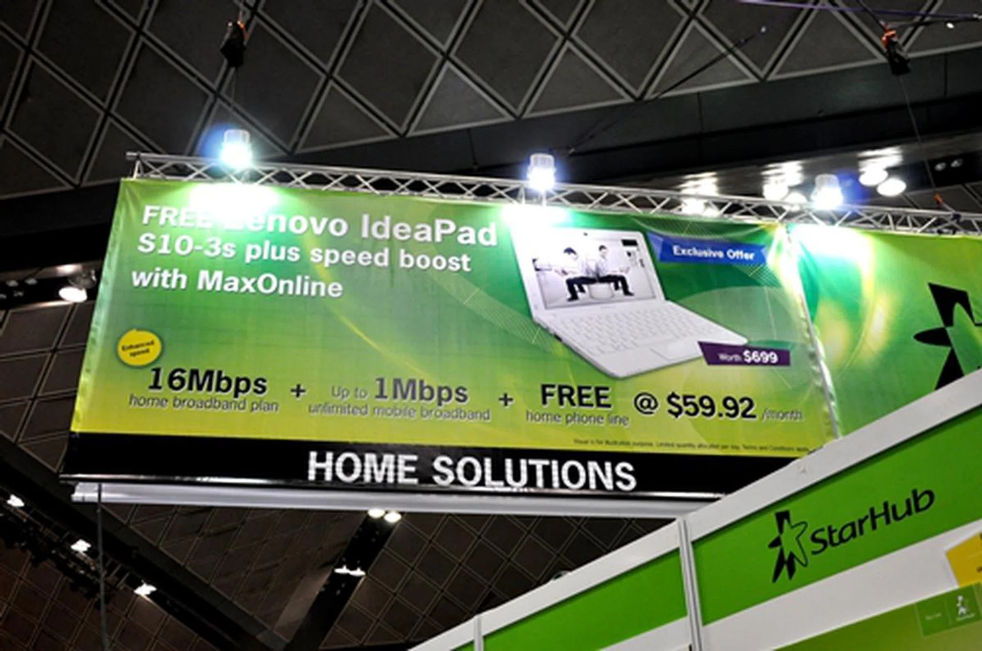 A big banner hovers above the Starhub booth, almost impossible to miss, with a sweet Lenovo laptop packaged deal.
