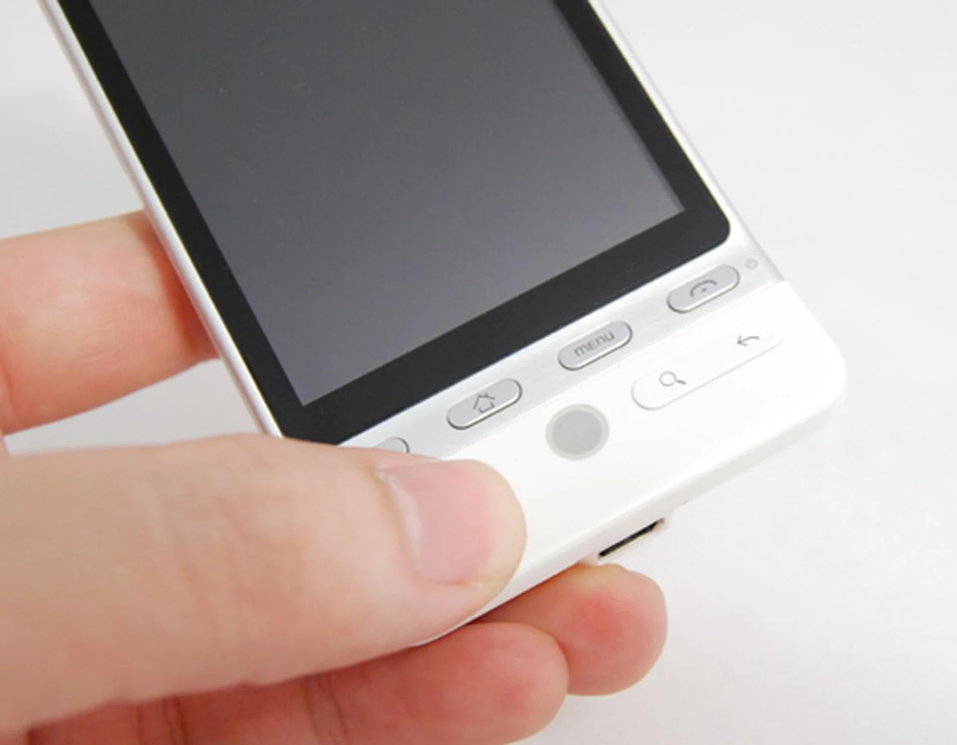 Like its earlier Android models, the HTC Hero also comes with a trackball for navigation purposes. The search and back buttons are oddly cramped together on the bottom right.