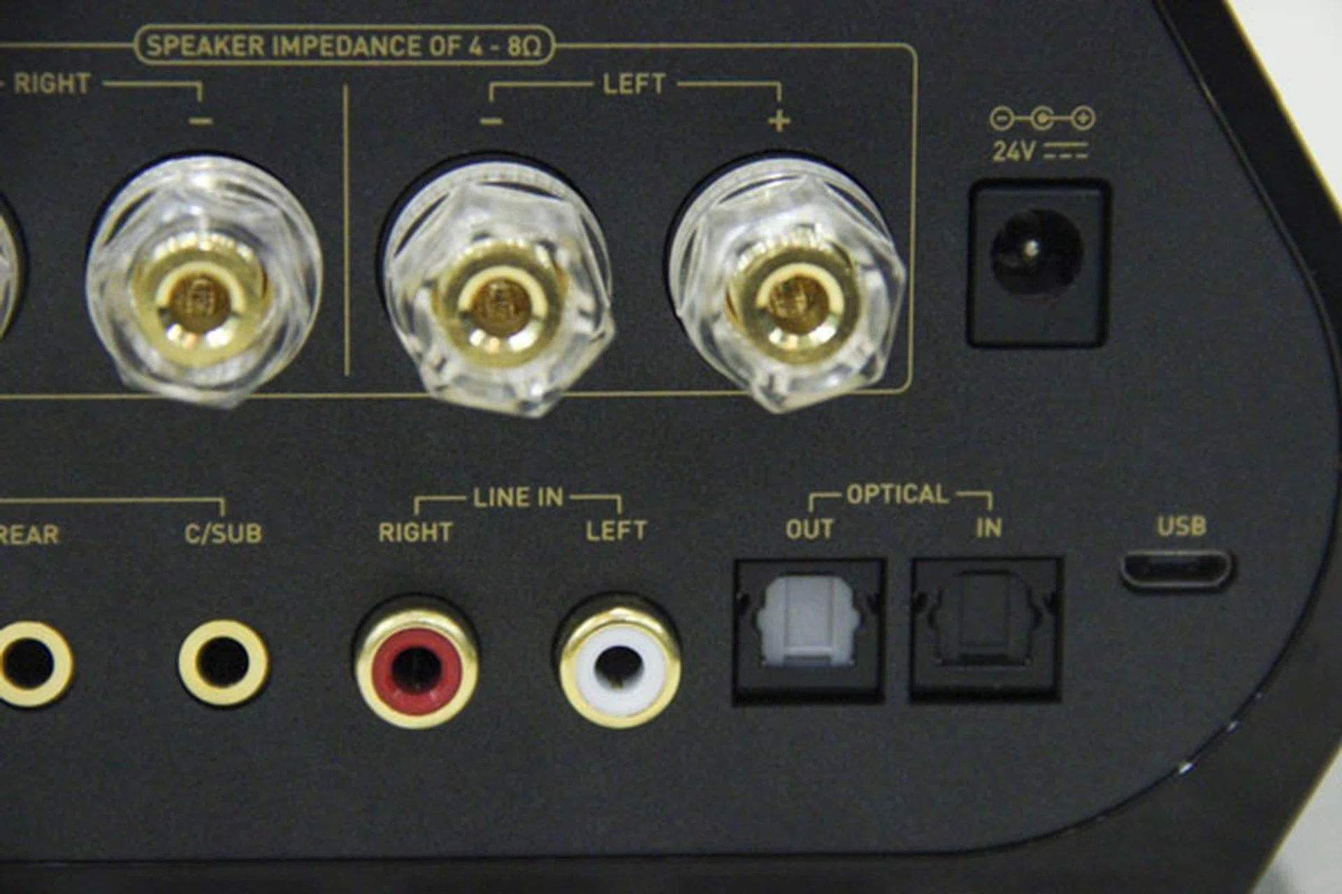 The Sound Blaster X 7 supports optical S/PDIF-output connectivity.