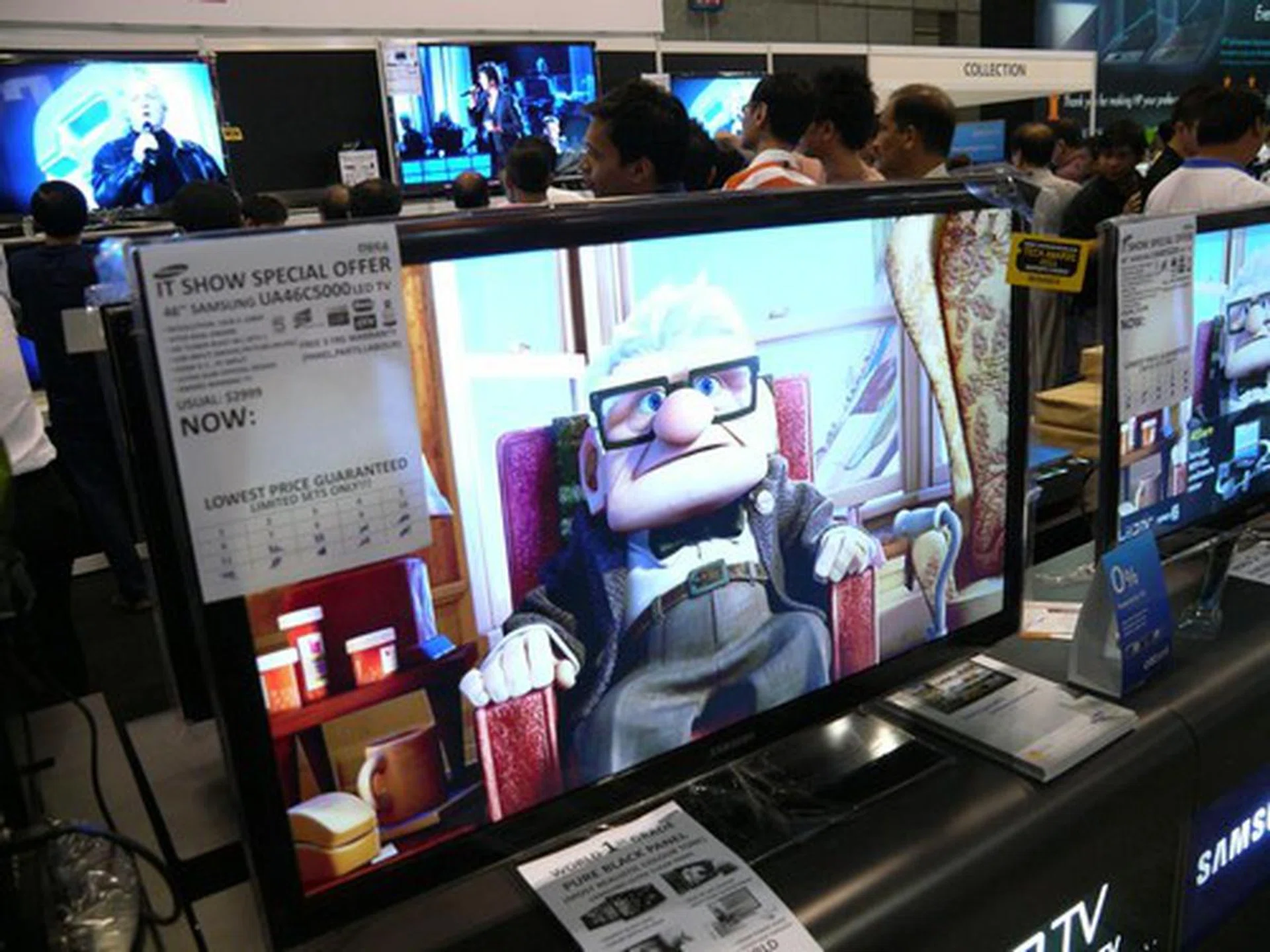 The Samsung Series 5 5000 46" LED TV is going for a low $1999 from its usual price of $2999 - that's $1000 less!