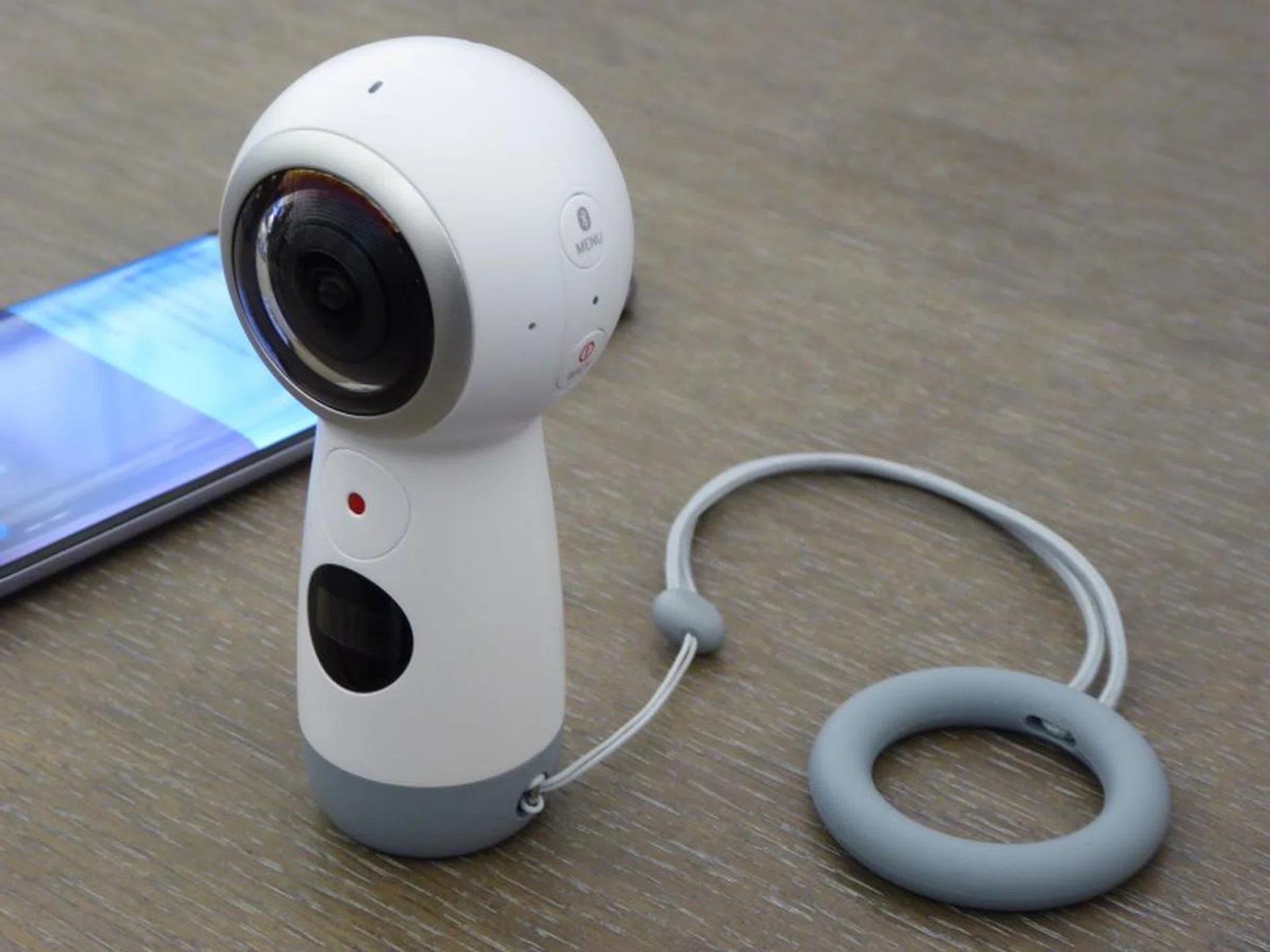The wrist strap has an additional rubber ring to stabilize the Gear 360 though it can stand on its own just fine.