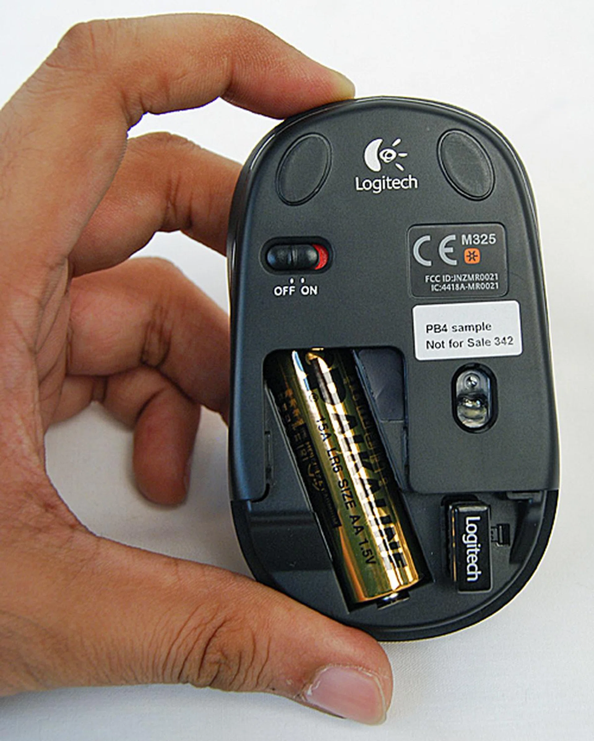 The Logitech M325 runs on a single AA battery and also has a handy slot where the universal nano-receiver can be stowed away. The is extremely useful if you intend to take the mouse along for your travels.