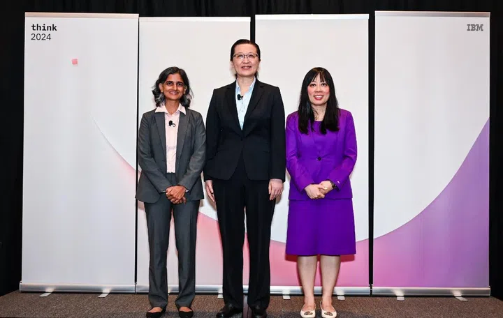 From left to right: Priya Nagpurkar, Vice President, Hybrid Cloud and AI Platform, IBM Research, Professor Liu Bin, Deputy President (Research & Technology), NUS; Catherine Lian, General Manager and Technology Leader, IBM ASEAN. Image source: IBM.