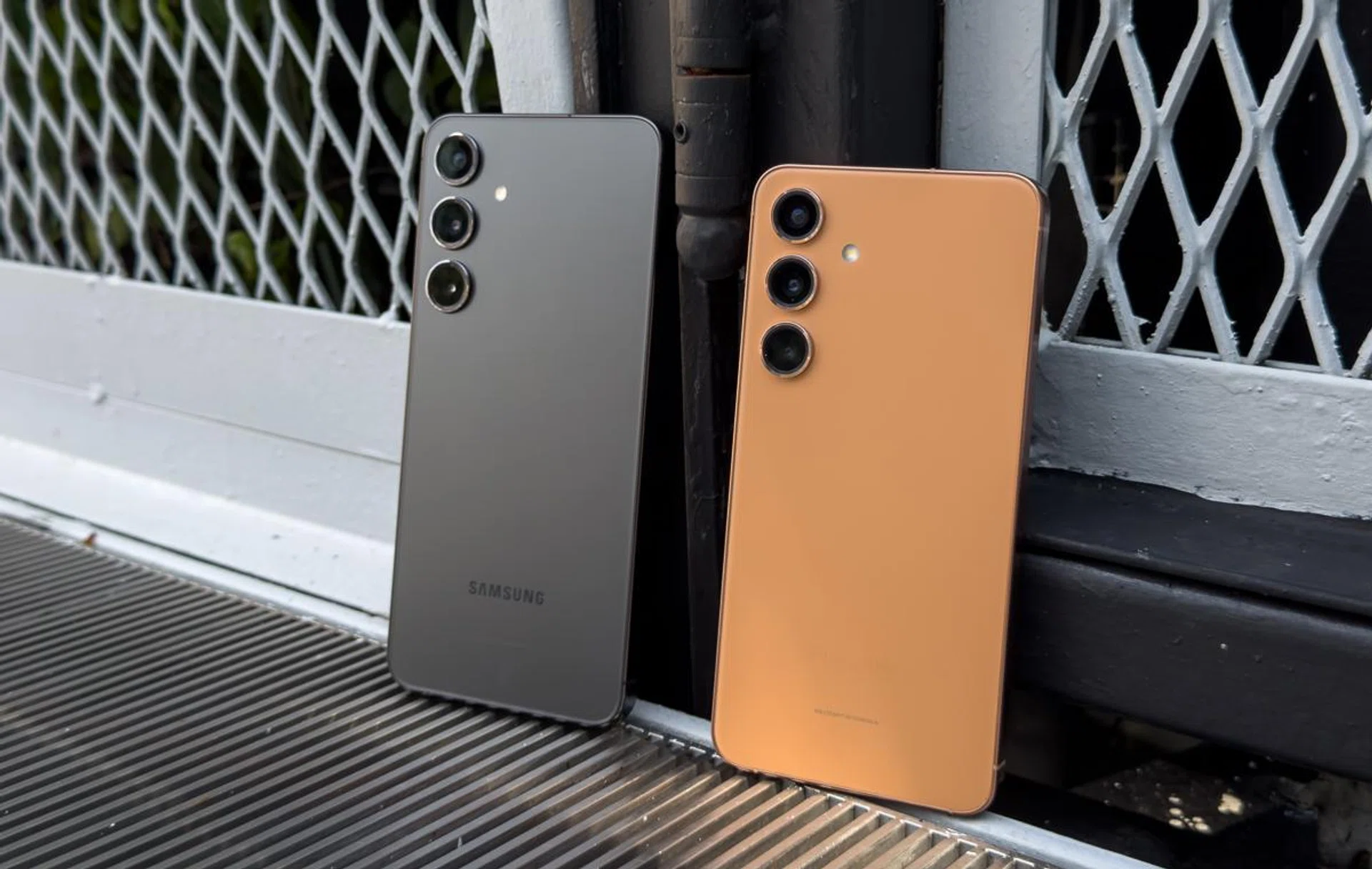 Left to right: Samsung Galaxy S24+, Samsung Galaxy S24.