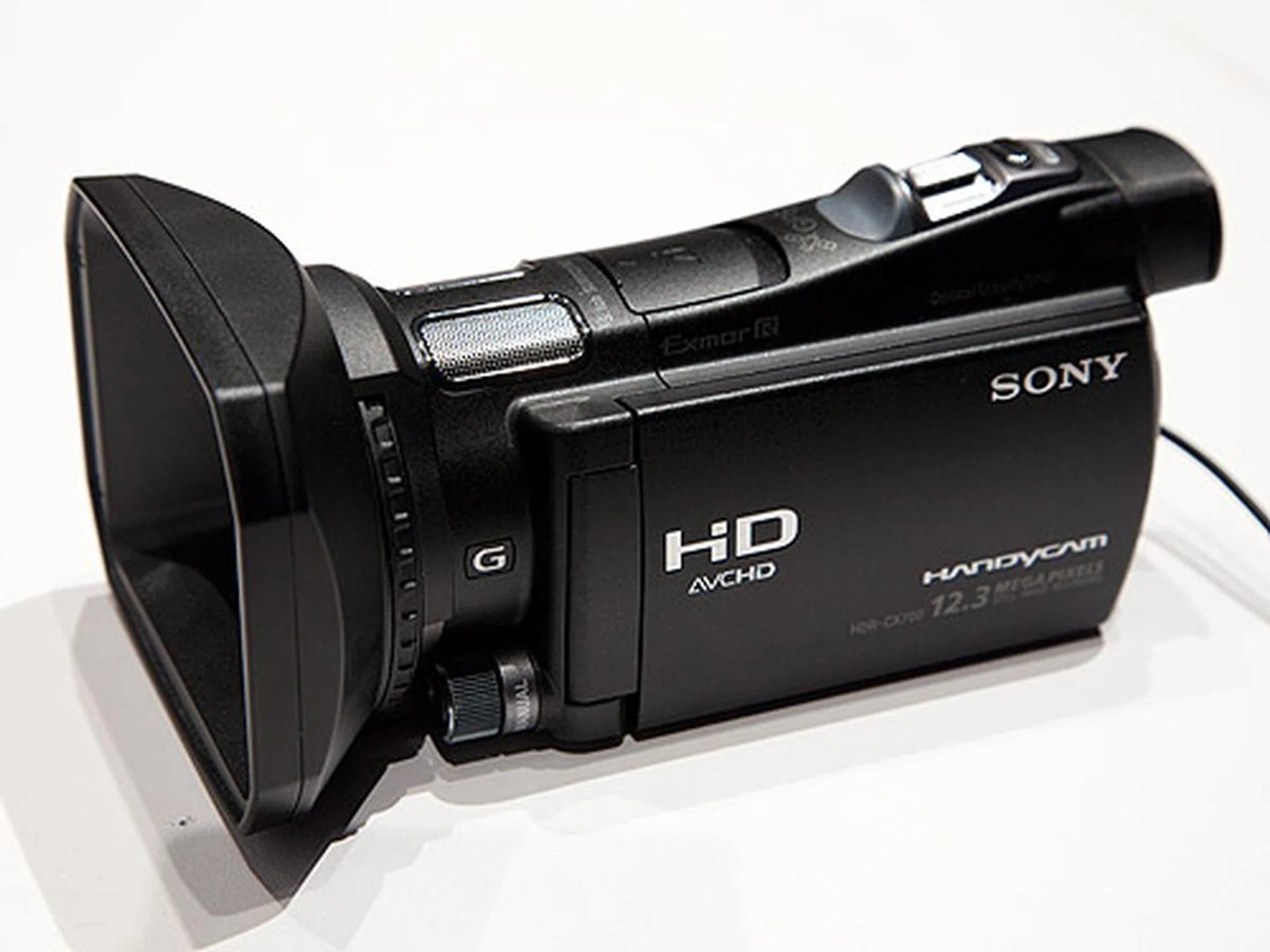 Sony's full HD 96GB flash memory camcorder, the HDR-CX700V comes with 1920 x 1080 Full HD 60p/24p recording, 12MP still images, wide angle G lens, "Exmor R" CMOS sensor, enhanced manual controls, CinemaTone presets, advanced controls and GPS receiver.