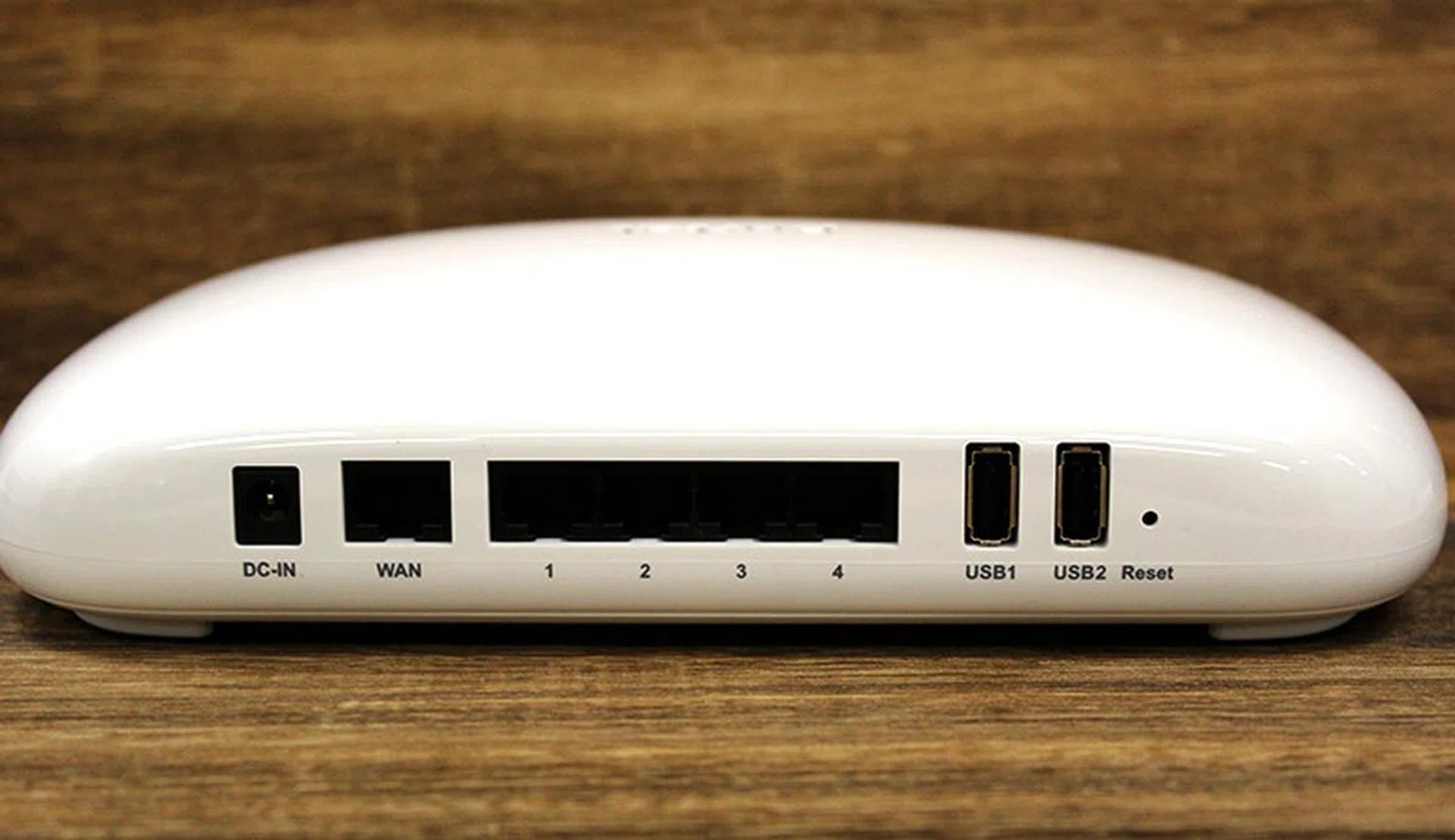 The Portal router comes with a single Gigabit WAN port and four Gigabit LAN ports. There's also two USB 2.0 ports. No USB 3.0 ports, sadly.
