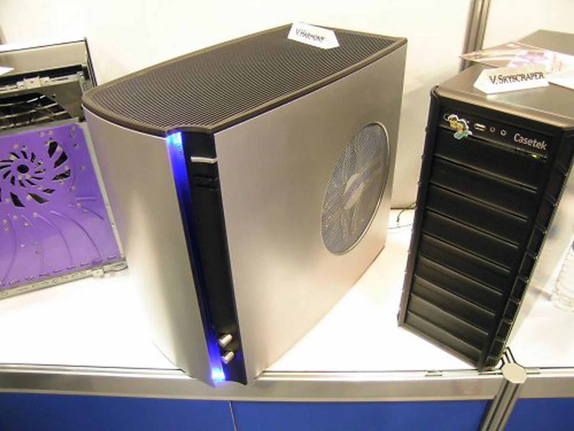  The Harmony chassis is designed for the minimalist, but not small form factor lovers. It is equally as large as its Gemini cousins, though don't let the metal polish fool you. The front cover is made of plastic.  