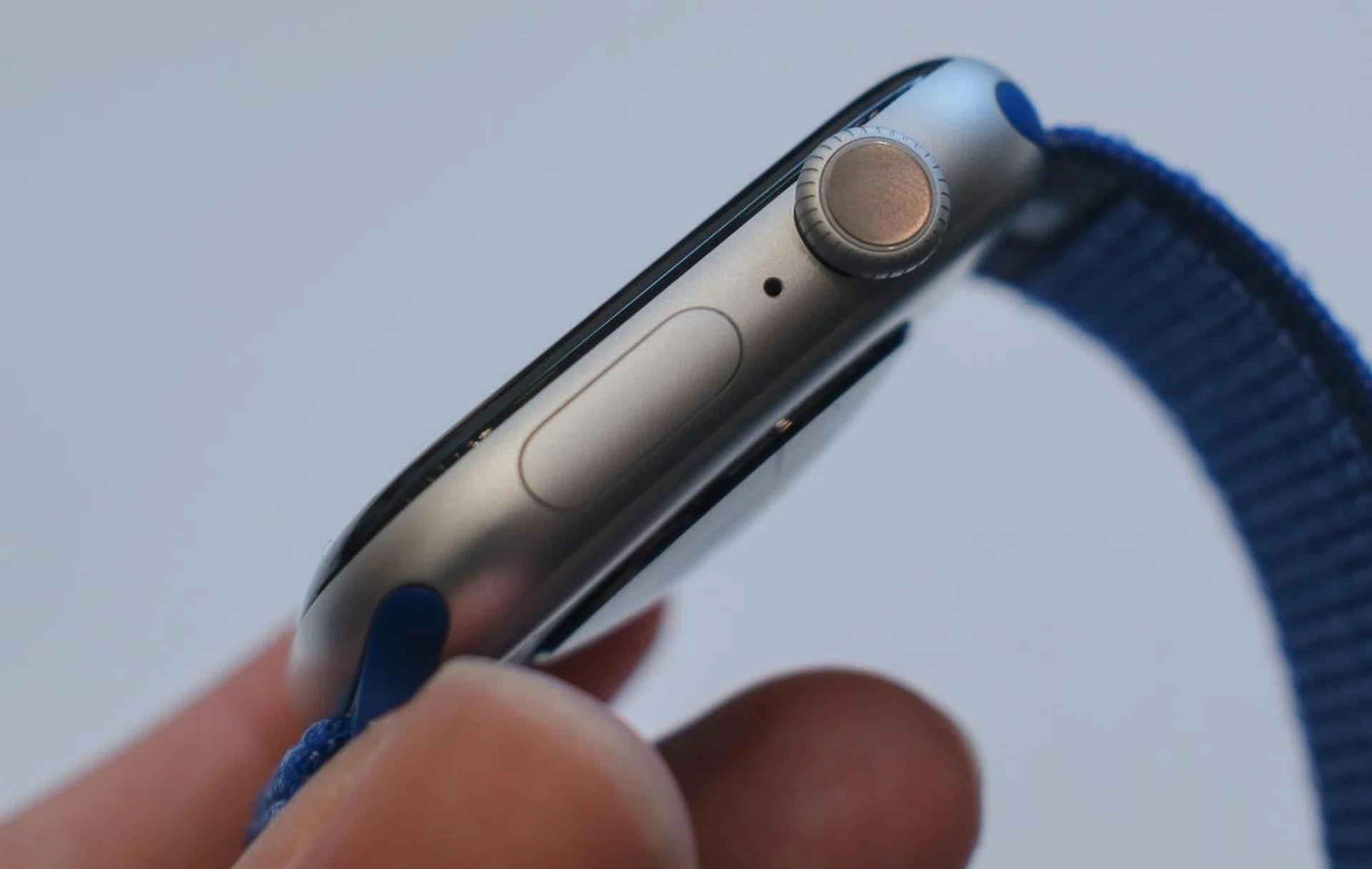 The digital crown is slightly smaller too. Photo: HWZ