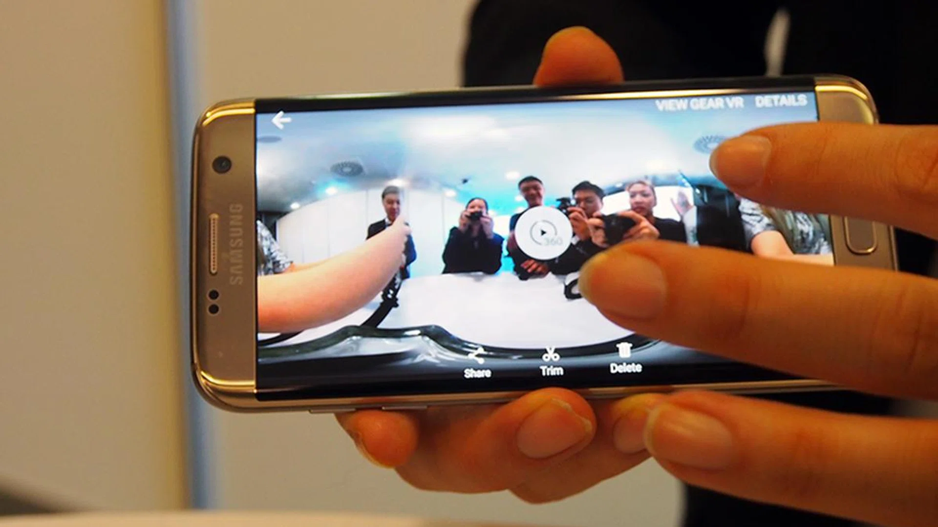 You can preview the stitched footage in the smartphone itself.