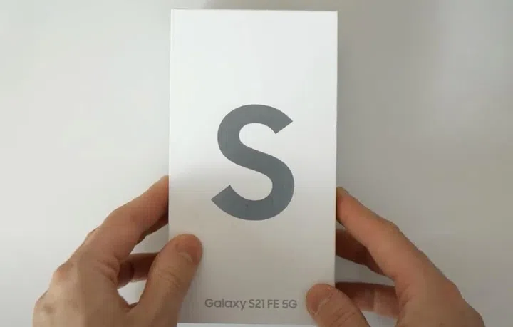 Screenshot taken from HDblog's YouTube video on "SAMSUNG GALAXY S21 FE: unboxing and hands on".