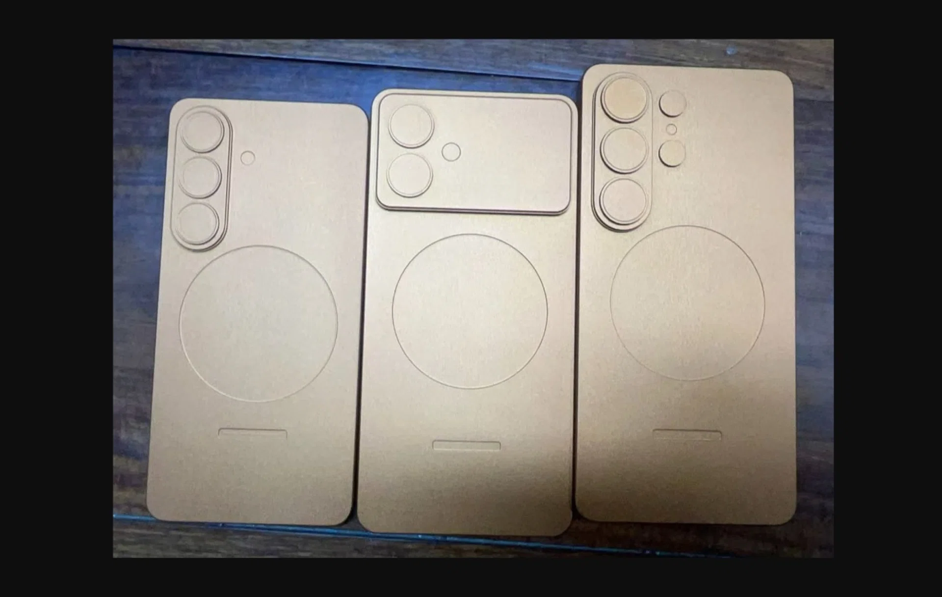 Purported Samsung Galaxy S26 dummy units.
