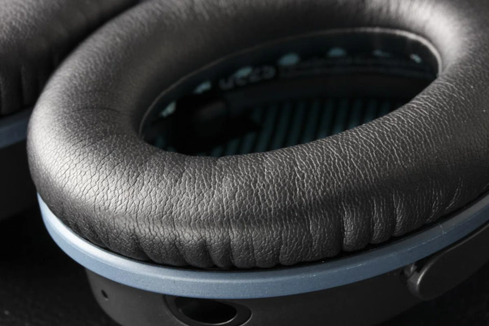 Plush cushions on the earcups make for hours of listening in comfort. 