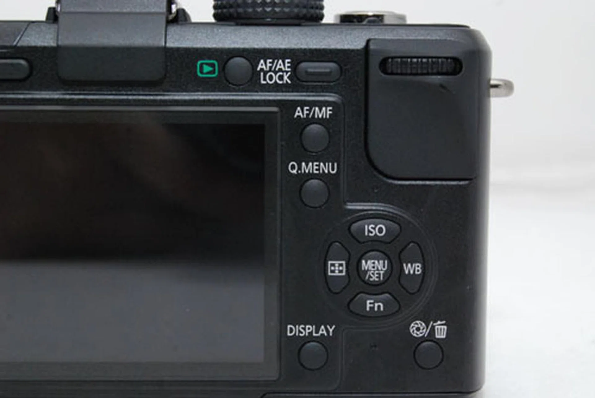 The back buttons are all conveniently laid out.