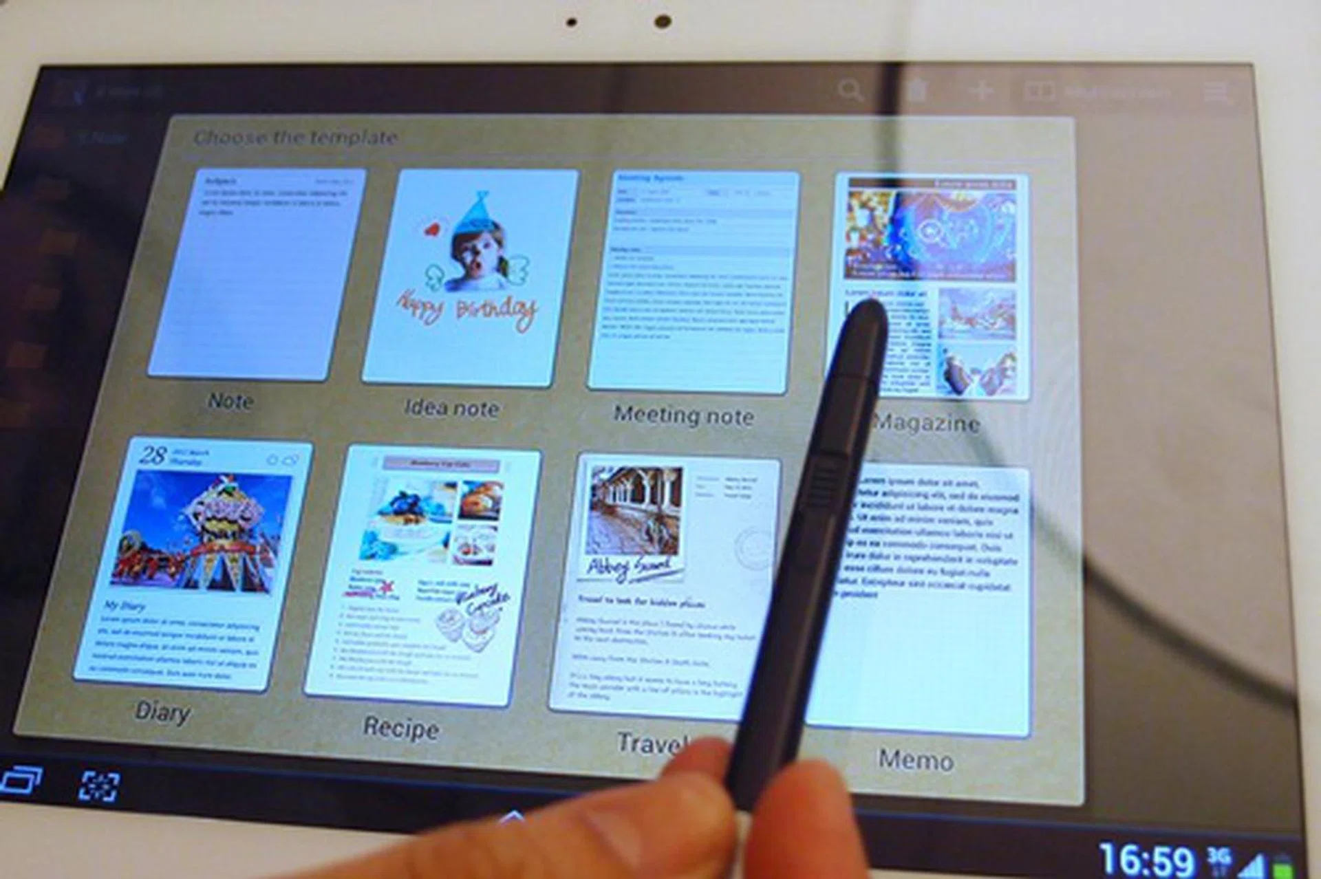 The S Note gives users the ability to combine notes and sketches with other digital content in ready-to-use templates.