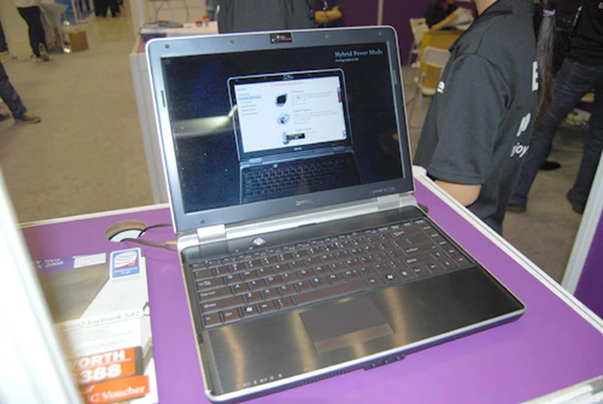  Notebook hunters, take note of the BenQ Joybook S42, equipped with Intel Centrino 2 processor, with Intel Core 2 Duo P8400 processor (2.26Ghz, 1066MHz FSB, 3MB L2 cache) and 4GB of RAM on top of a 320GB HDD and NVIDIA GeForce 9600GT 256MB GDDR3 RAM graphics. The catch? This S$1688 notebook is currently available for pre-ordering only, and will be heading to our shores in the coming weeks.  