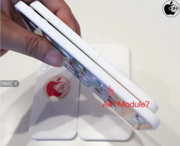 The SIM card tray seems to be relocated to the left side of the iPhone. <br>Image source: Macotakara.