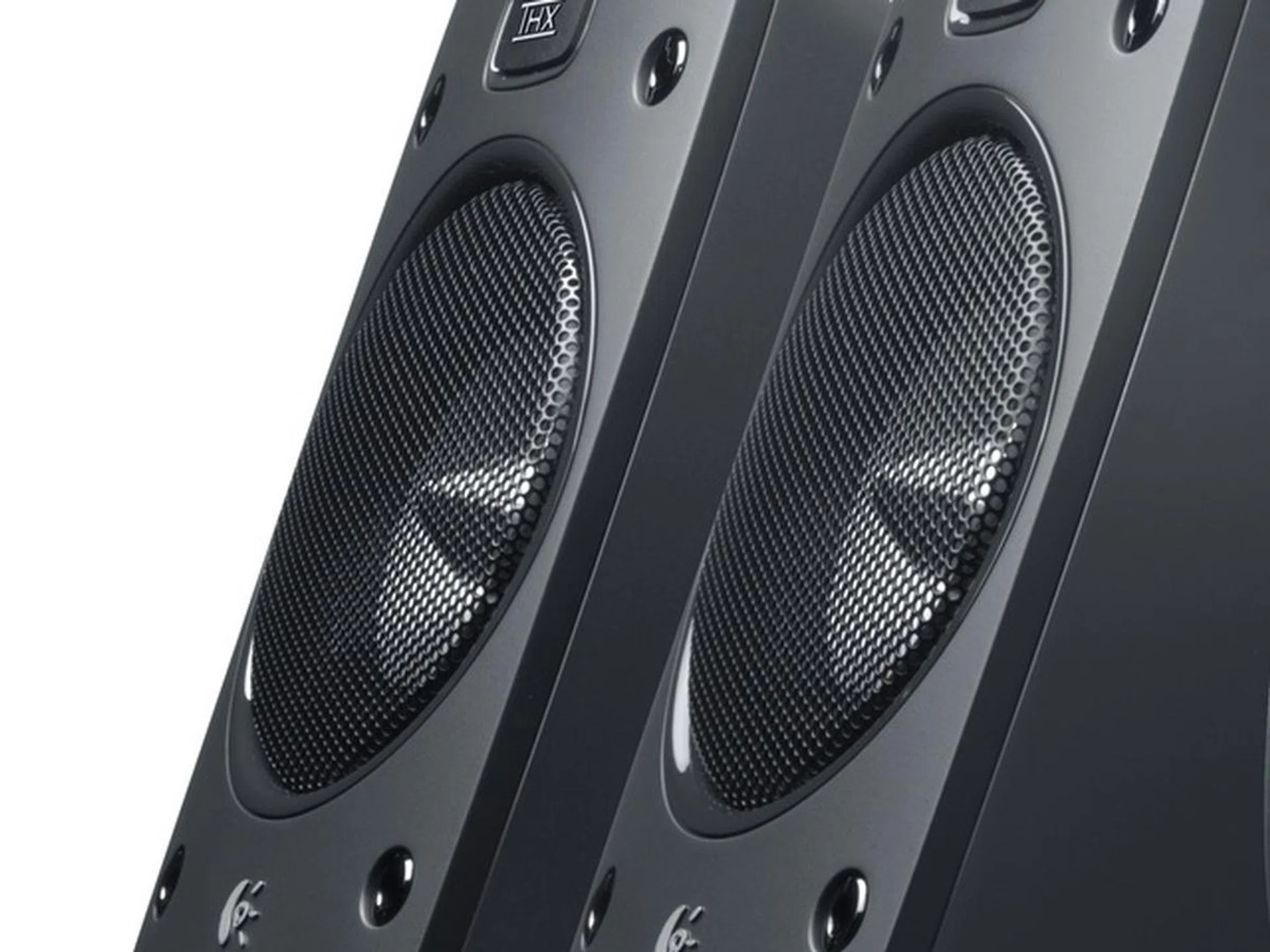 Each satellite speaker as well as the center speaker carry a 3-inch driver that has 67 watts of RMS power.