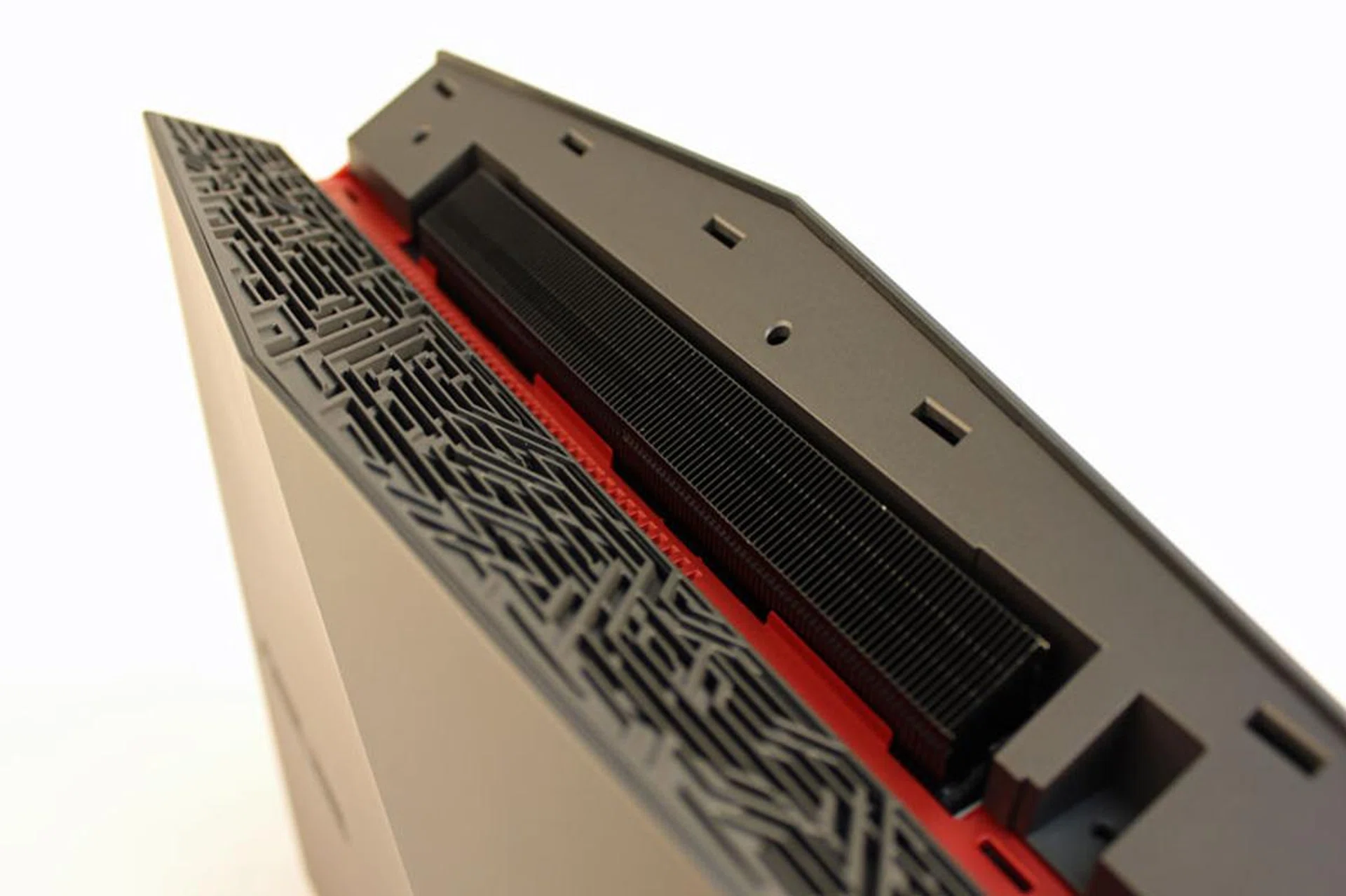 The ASUS ROG G20 sports additional vents at the top to take advantage of the natural laws of thermal convection.