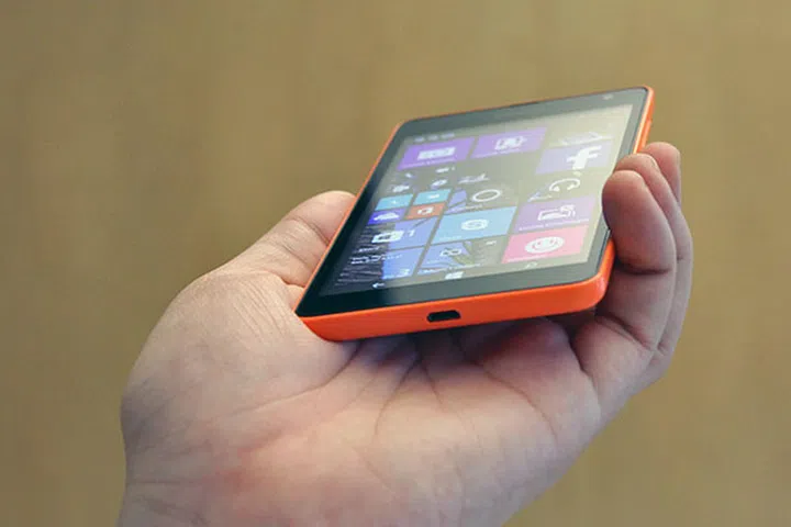 The Lumia 535 has a 5-inch IPS display with a qHD resolution.