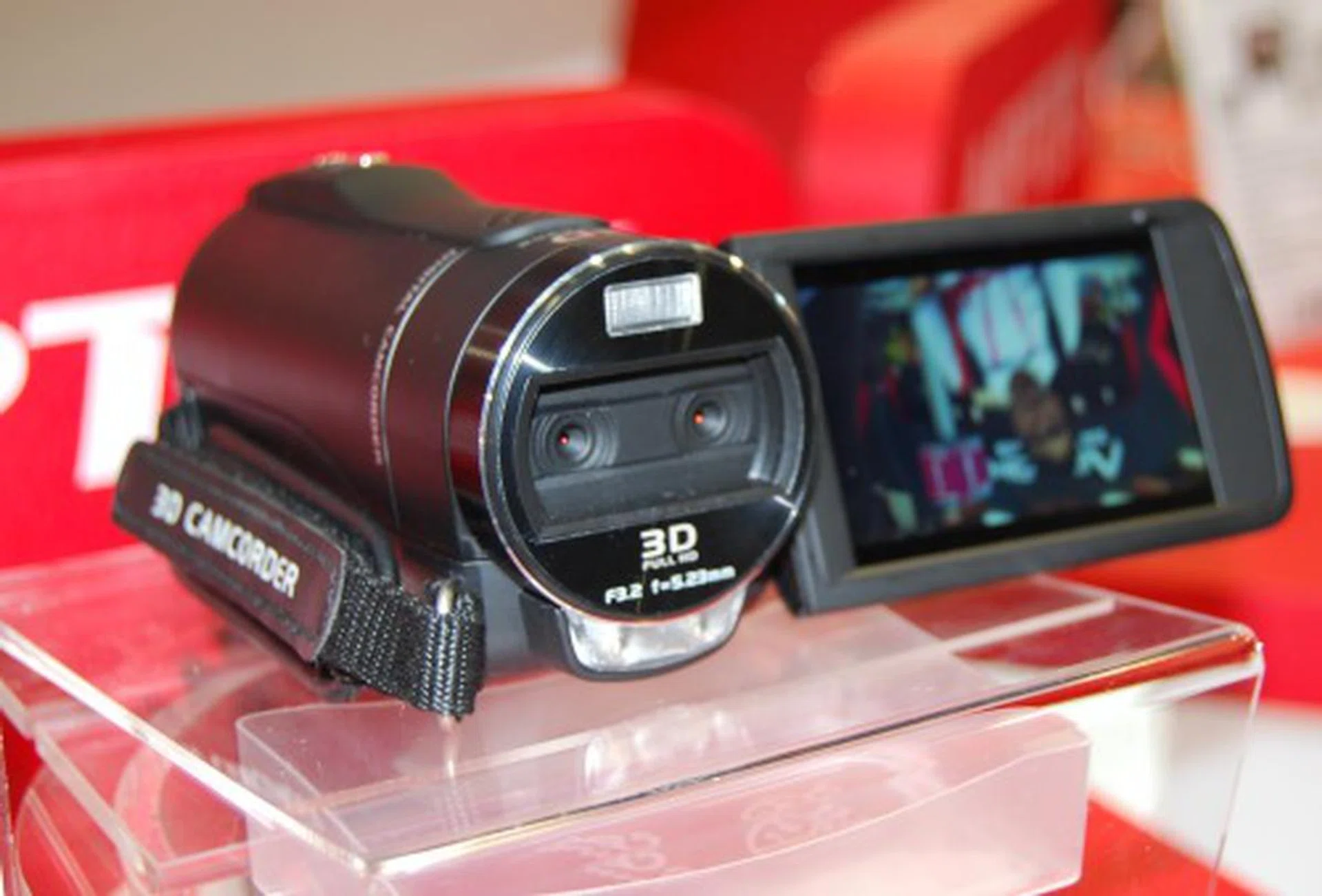 To further their leadership and create traction from their momentum earlier this year, they've now got a full HD 3D digital video camcorder with the iH3. As its looks and build suggests, it's a proper prosumer camcorder that can capture both stills and videos in either 2D or 3D. It's accompanied by a 3.2-inch glass-less 3D panel for capturing and play back of content. It's recording format supports 3D playback on notebooks and PCs in the red/cyan format.