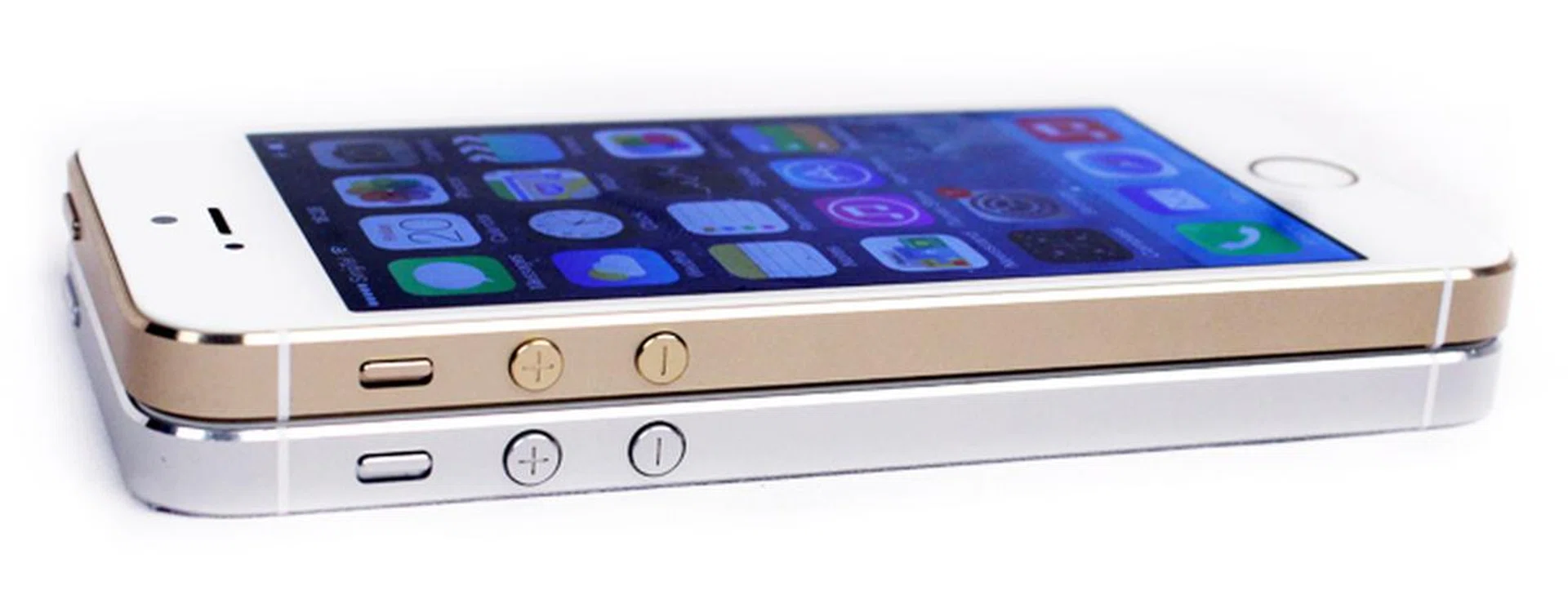 Build-wise, everything remains the same as the iPhone 5. <br> 5S on top, 5 on bottom.
