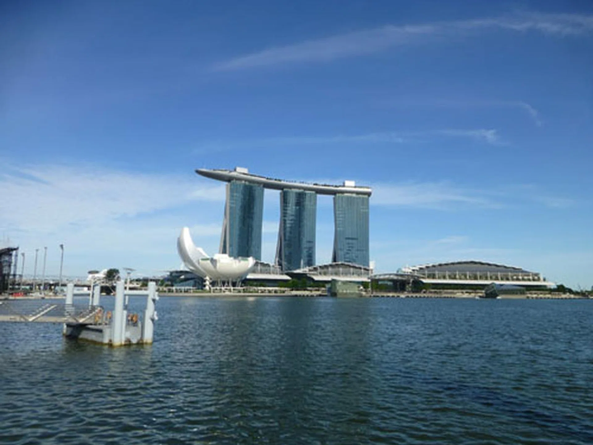 f/4 at 24mm(35mm equivalent), 1/000 sec, ISO100 