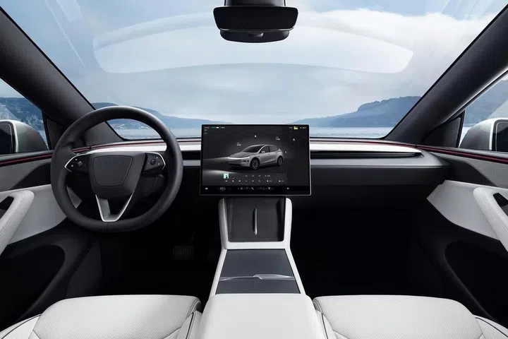 Tesla Model Y L driver cabin