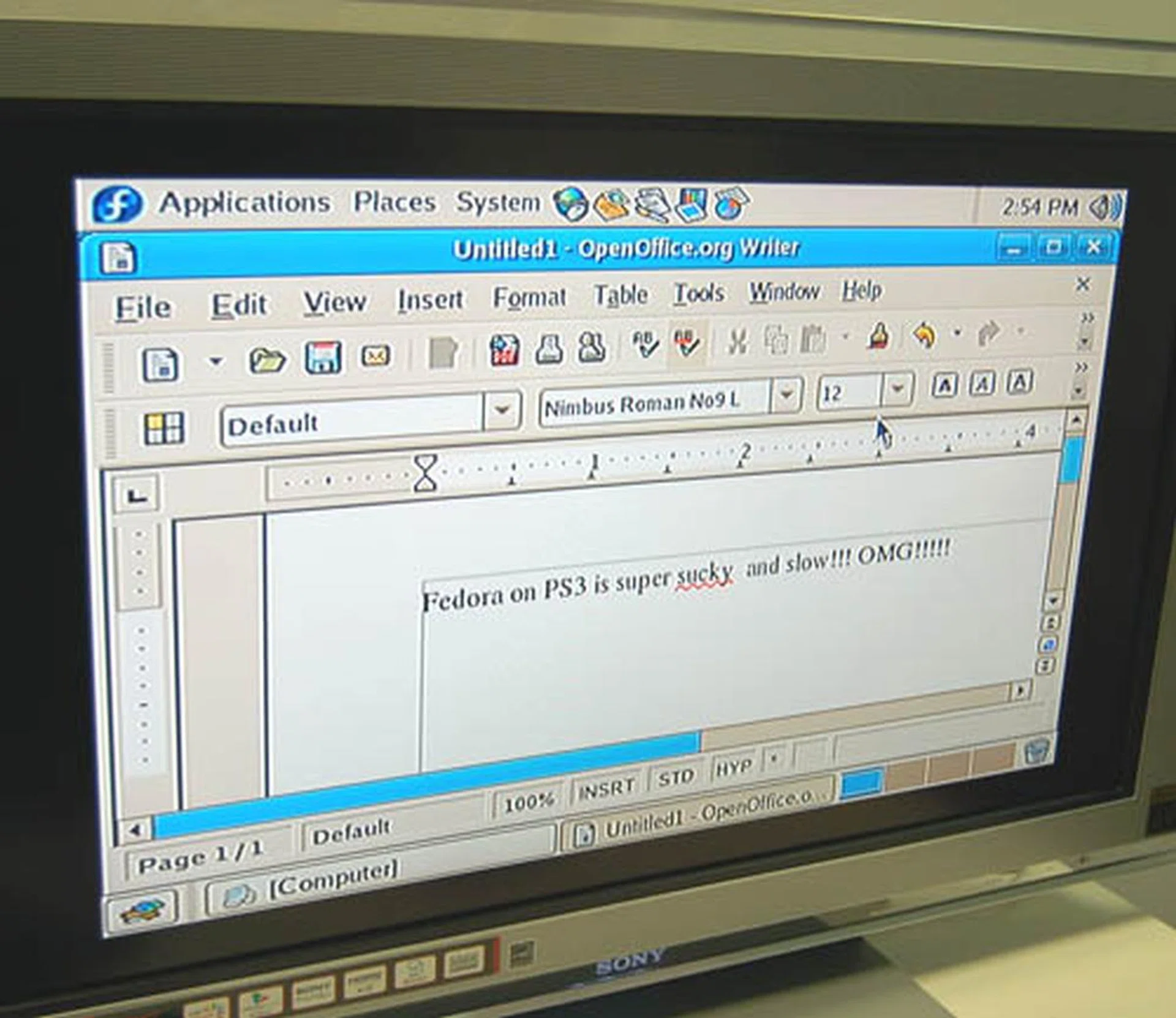 A sentiment expressed by a colleague. Nothing works practically when your resolution is stuck at a pathetic 576 x 384. Hopefully this would be rectified real soon.