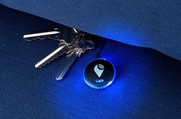The entire circumference of the Pixel lights up, making it easy to find at night.