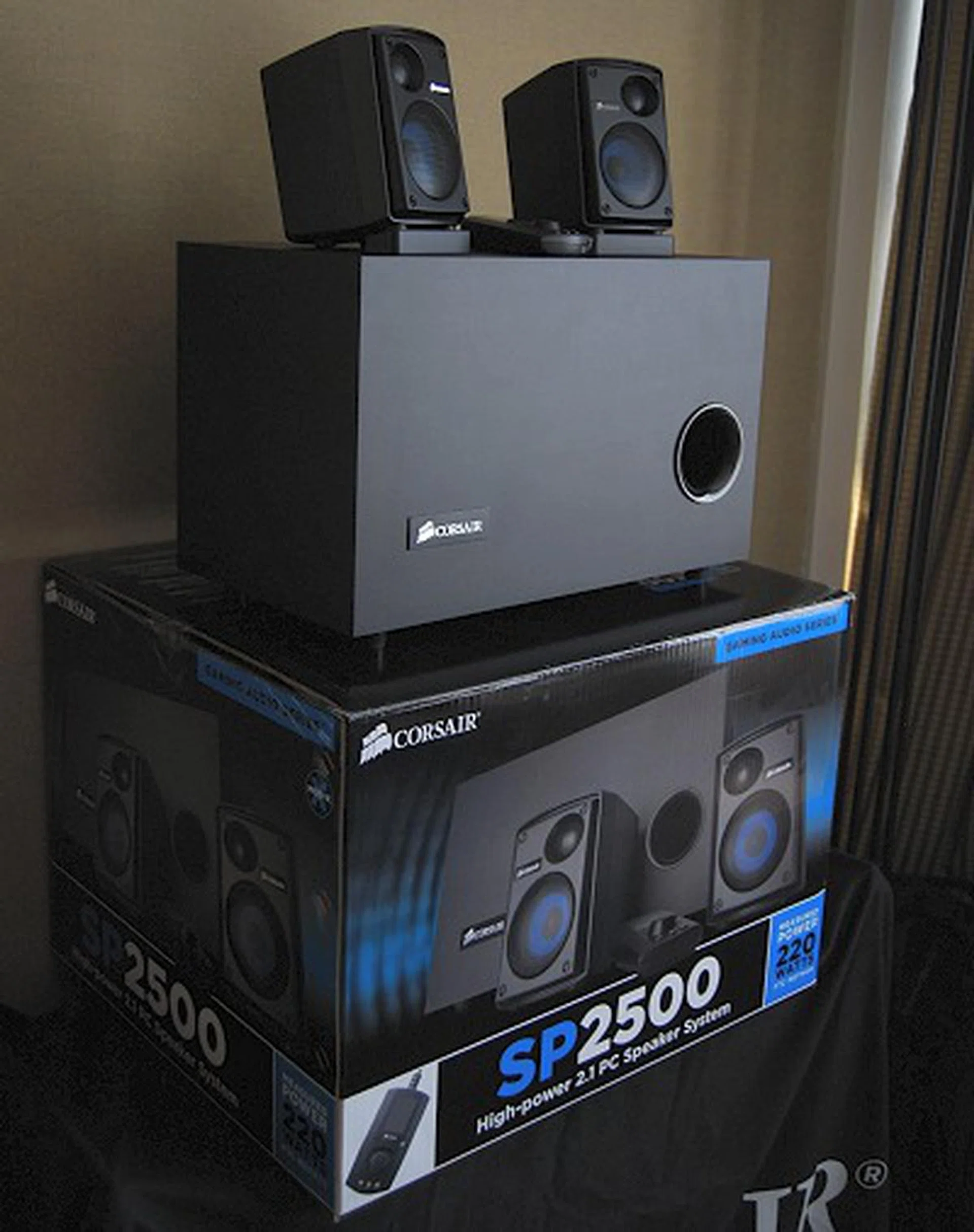 Since Corsair has been catering to the enthusiasts and the gamer crowd, looks like they've gone all out to expand their offerings to accessories that appeal to this group. Here's the SP2500 2.1-speaker system that can output 230 watts RMS of power.