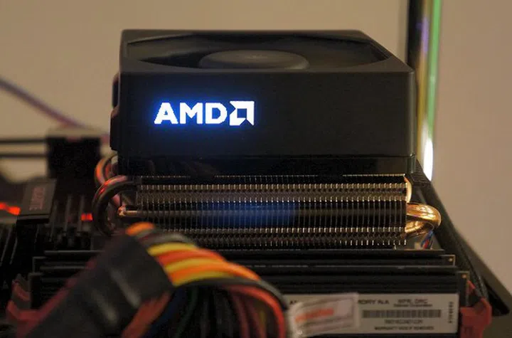 
While they were at it, AMD applied a little bling to the cooler by adding a fan shroud and an LED-lit AMD logo on the shroud to jazz things up a little.
