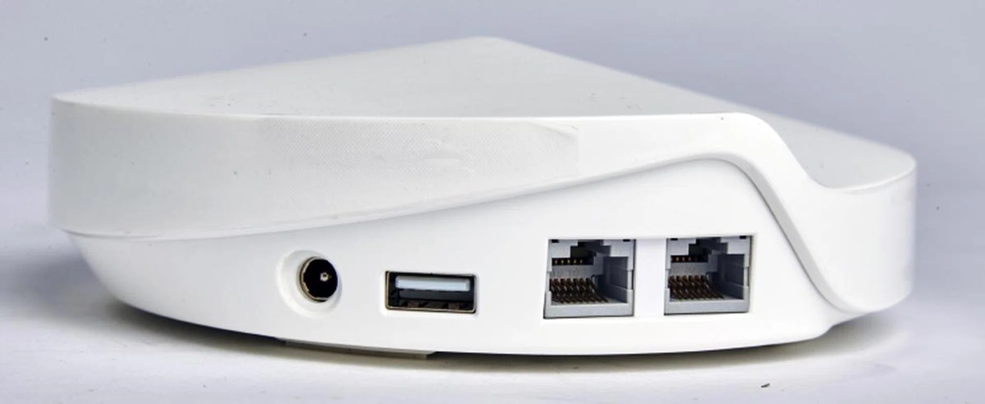 The Deco M9 Plus has a USB port but it is disabled for now to save for future feature updates.